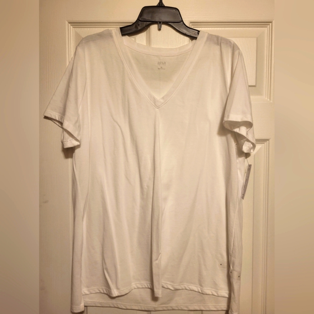 a.n.a Classic White V-Neck Tee